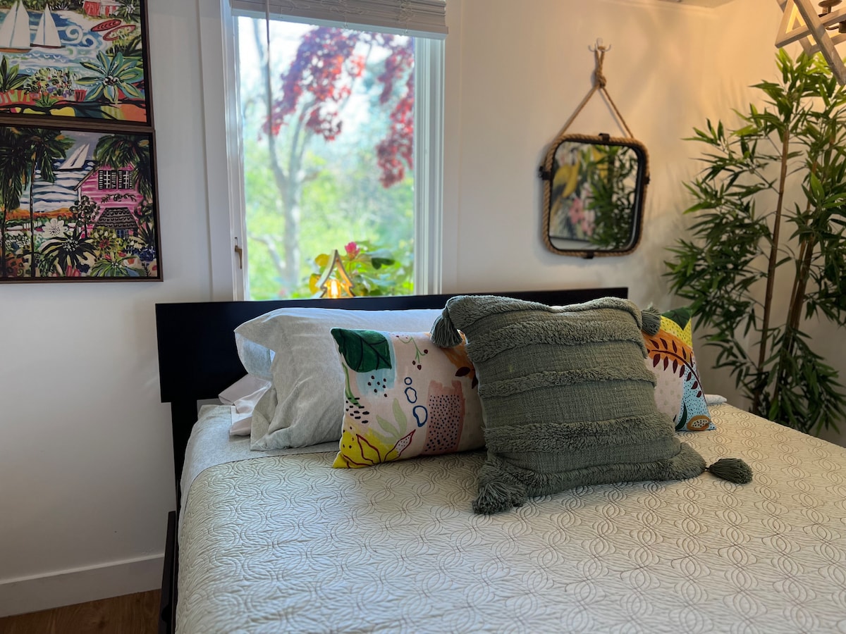 Gamboa Room: Designed to evoke tropical vibes, this stunning retreat blends lush, vacation-inspired decor with the charm of Cape Cod. Thoughtfully curated to transport you to paradise, it’s the perfect space