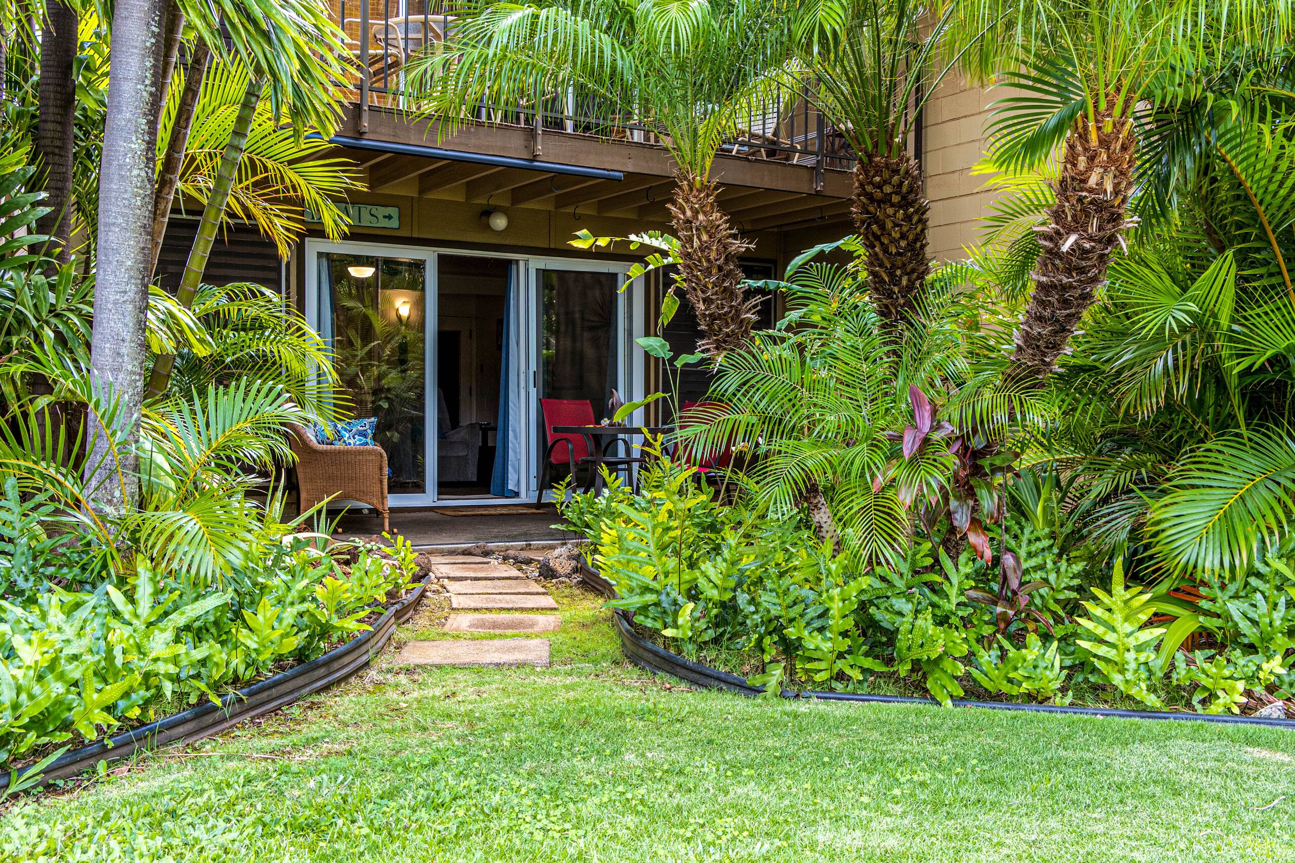 Condo in Lahaina · ★4.67 · 1 bedroom · 2 beds · 1 bath - Image 1
