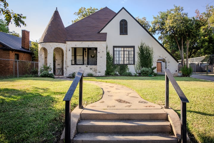 Historic & Charming 3 Kings Castle In Uptown Wtx - Waco, TX
