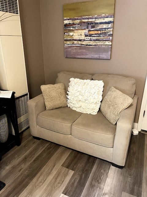 Top performing Airbnb: Willow Glen Hideaway - Cottage with hot tub & pool in Willow Glen