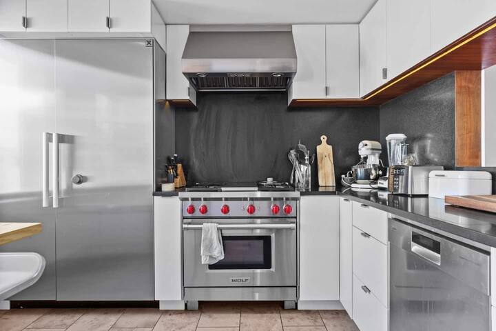 Award-winning Spacious Townhouse in Williamsburg gallery image 5