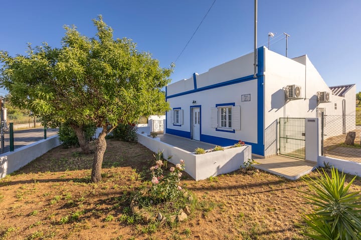 Casa Dos Avós A 10 Minutos De Carro Das Praias. - Carvoeiro
