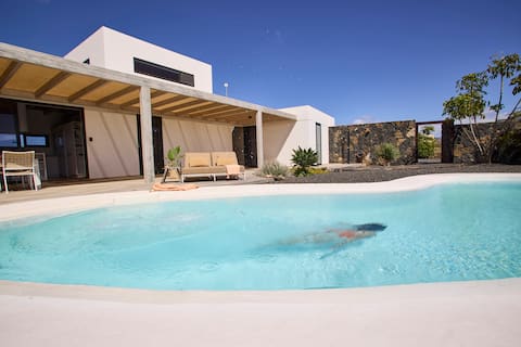 Neonauta 23 - solar heated pool-volcano views