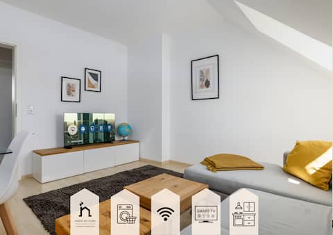 homebydoni - calm, central 2BR Attic | RMCC