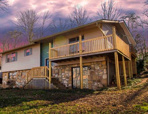 Knoxville Airport 5BR/4BA Home, Perfect for Groups