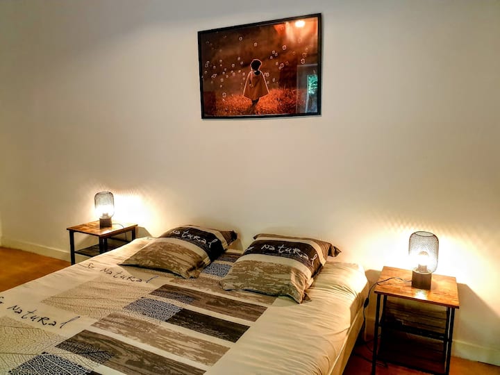 Спална соба 1 со брачен кревет (широк 160 x 200 см)