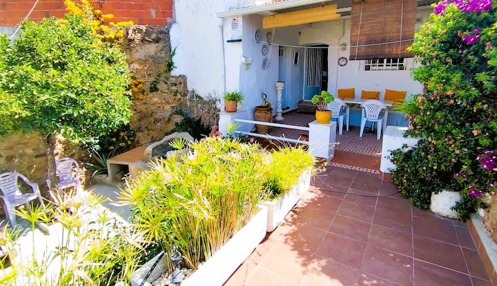 La Casa Del Barranco, Que Mira Al Pico. - Santa Marta, España