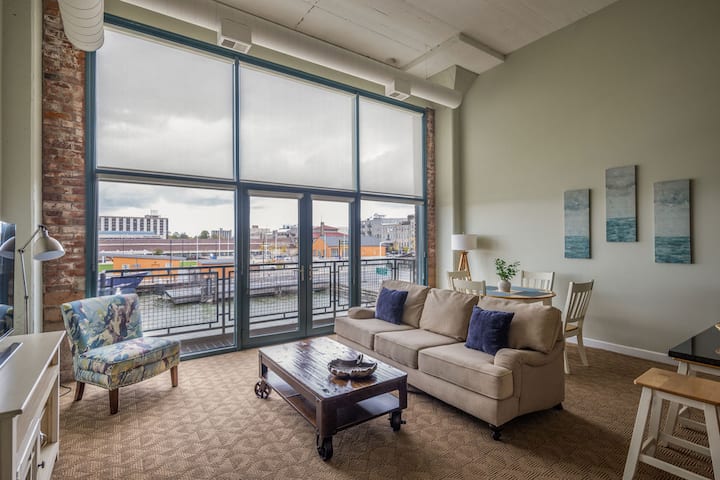 Spectacular Turn-key Waterfront Getaway For Six!! - Ohio
