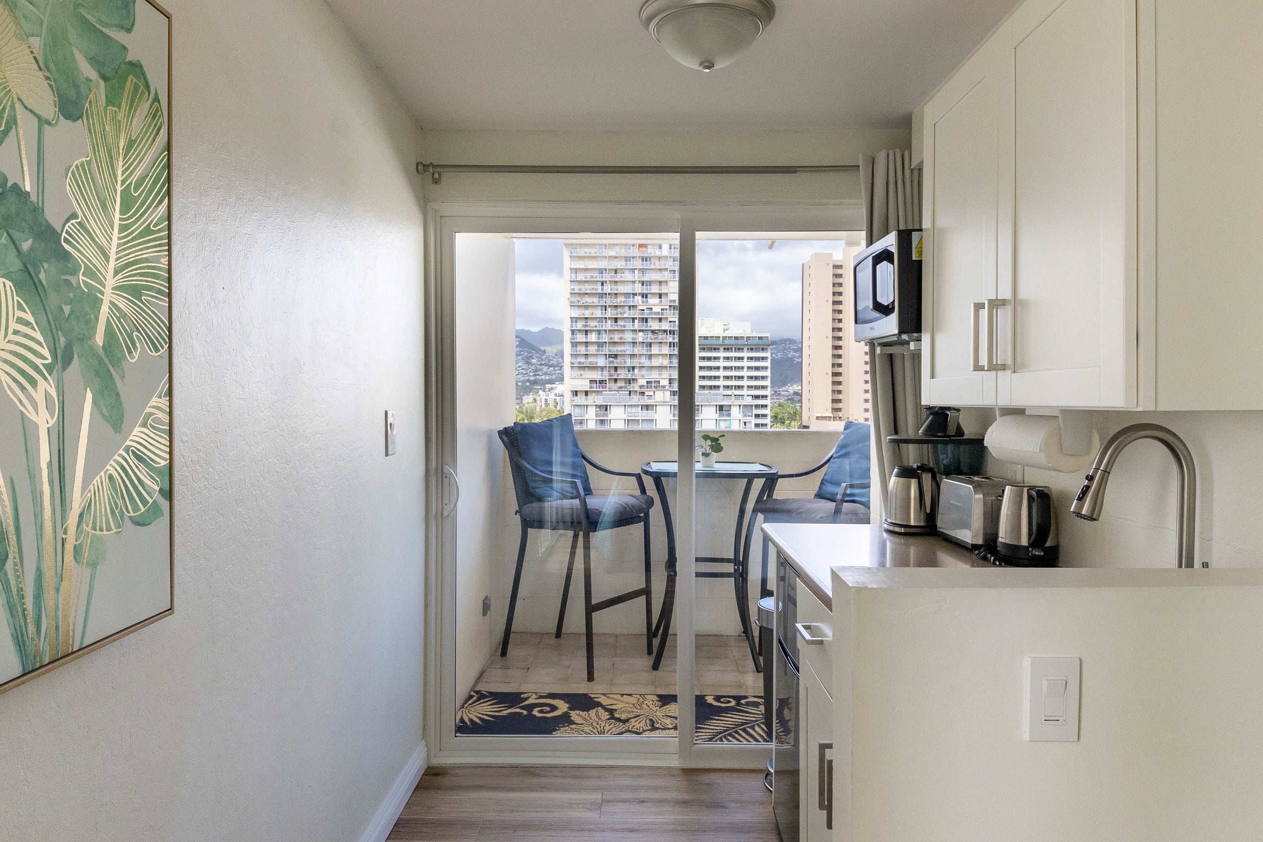 Condo in Honolulu · ★4.91 · Studio · 2 beds · 1 private bath - Image 8