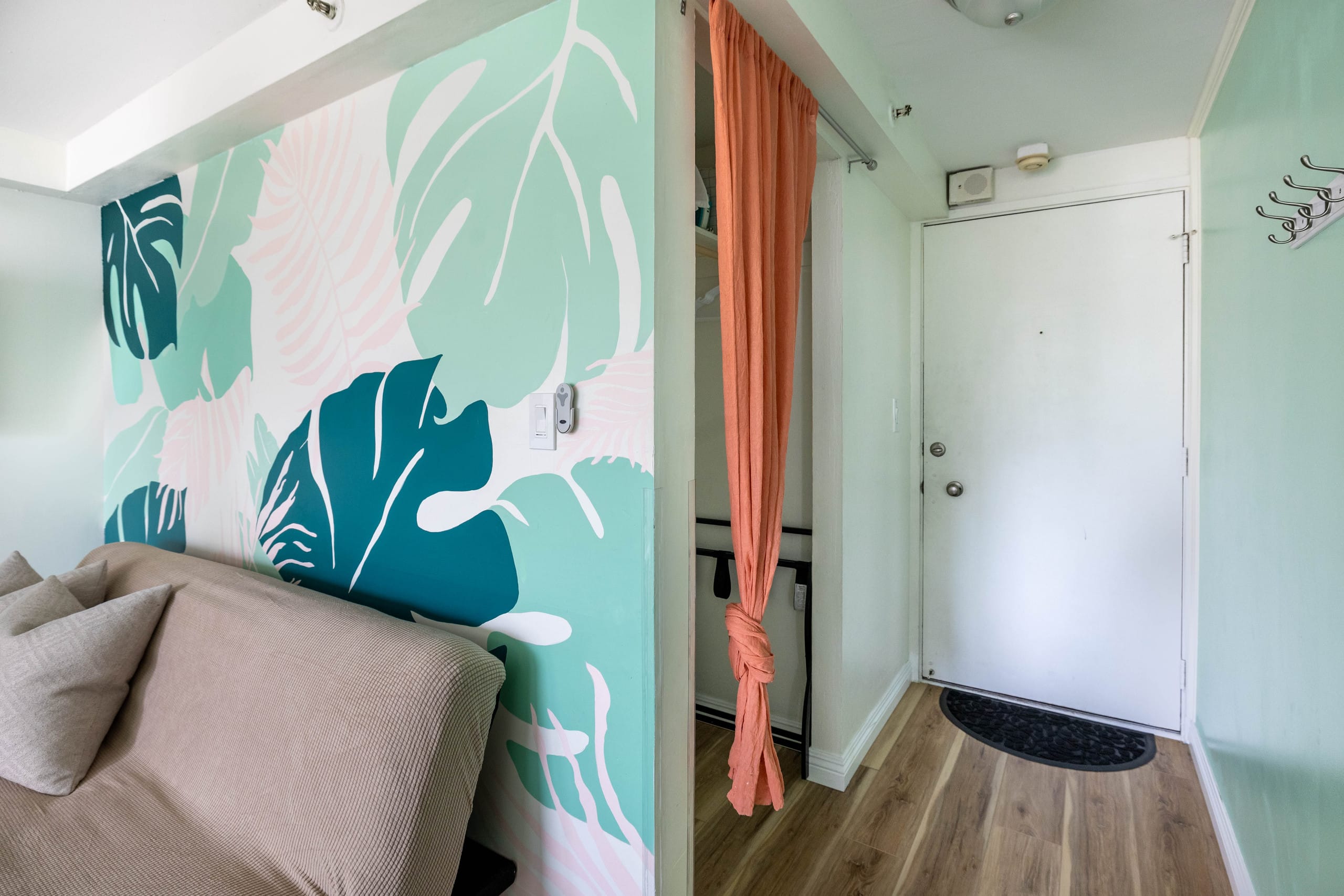 Condo in Honolulu · ★4.91 · Studio · 2 beds · 1 private bath - Image 6