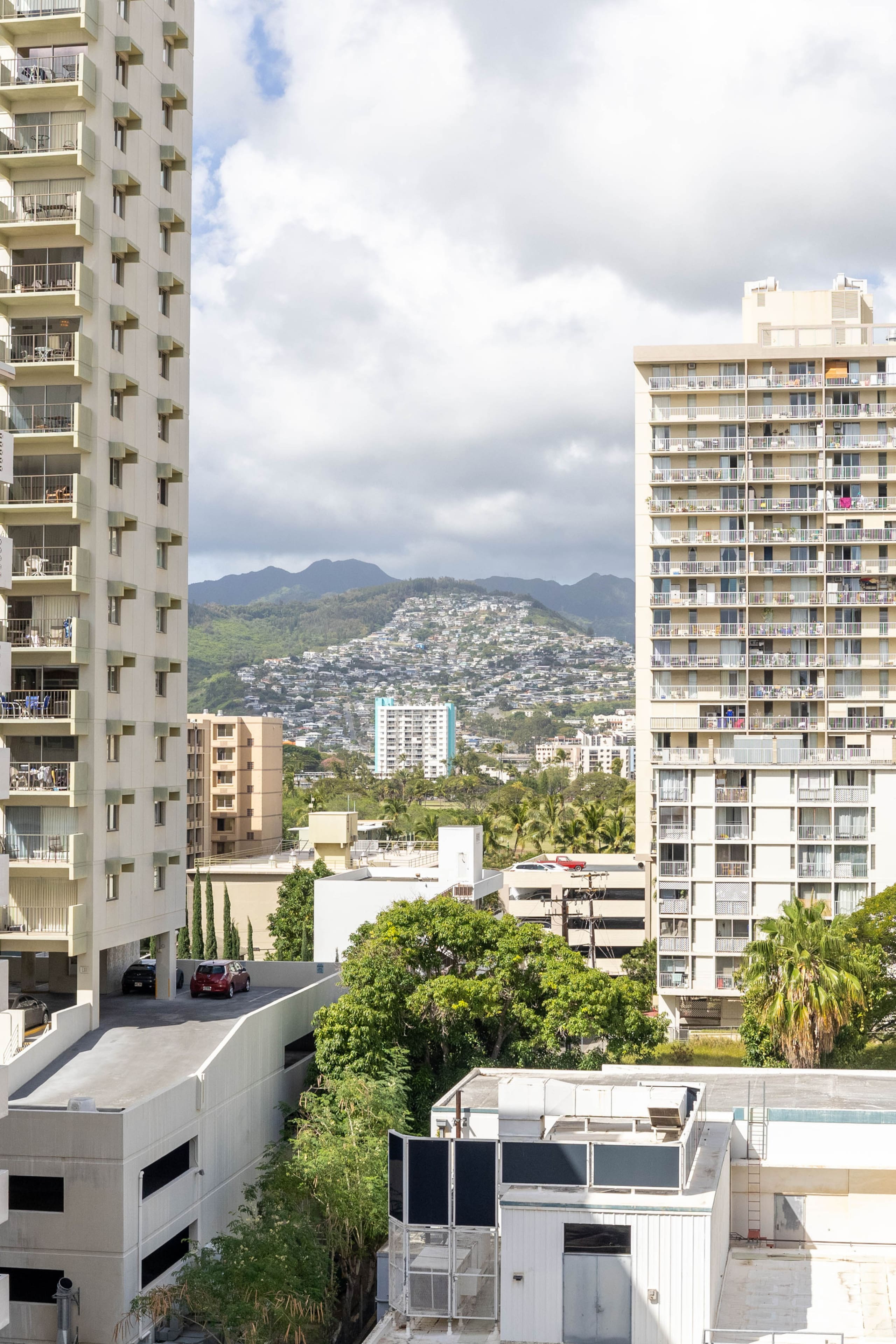 Condo in Honolulu · ★4.91 · Studio · 2 beds · 1 private bath - Image 17