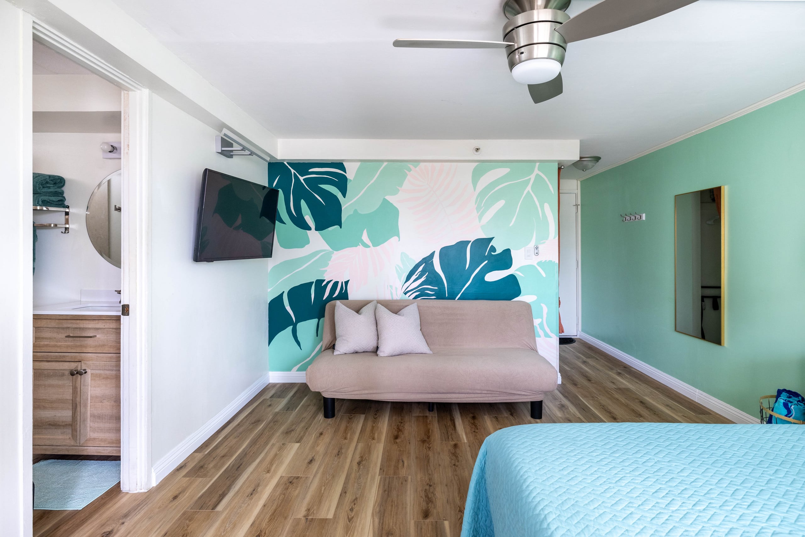 Condo in Honolulu · ★4.91 · Studio · 2 beds · 1 private bath - Image 5