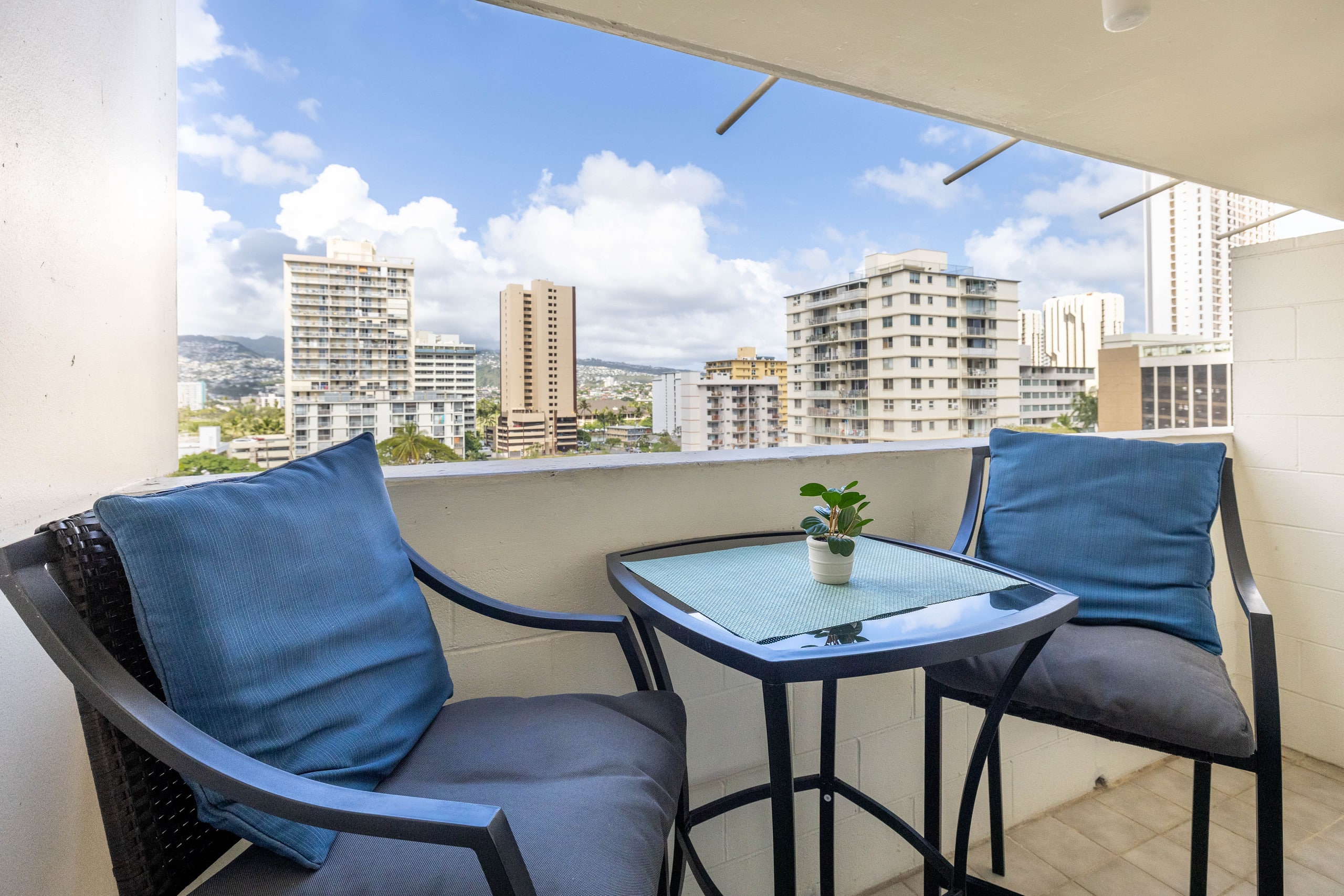 Condo in Honolulu · ★4.91 · Studio · 2 beds · 1 private bath - Image 16