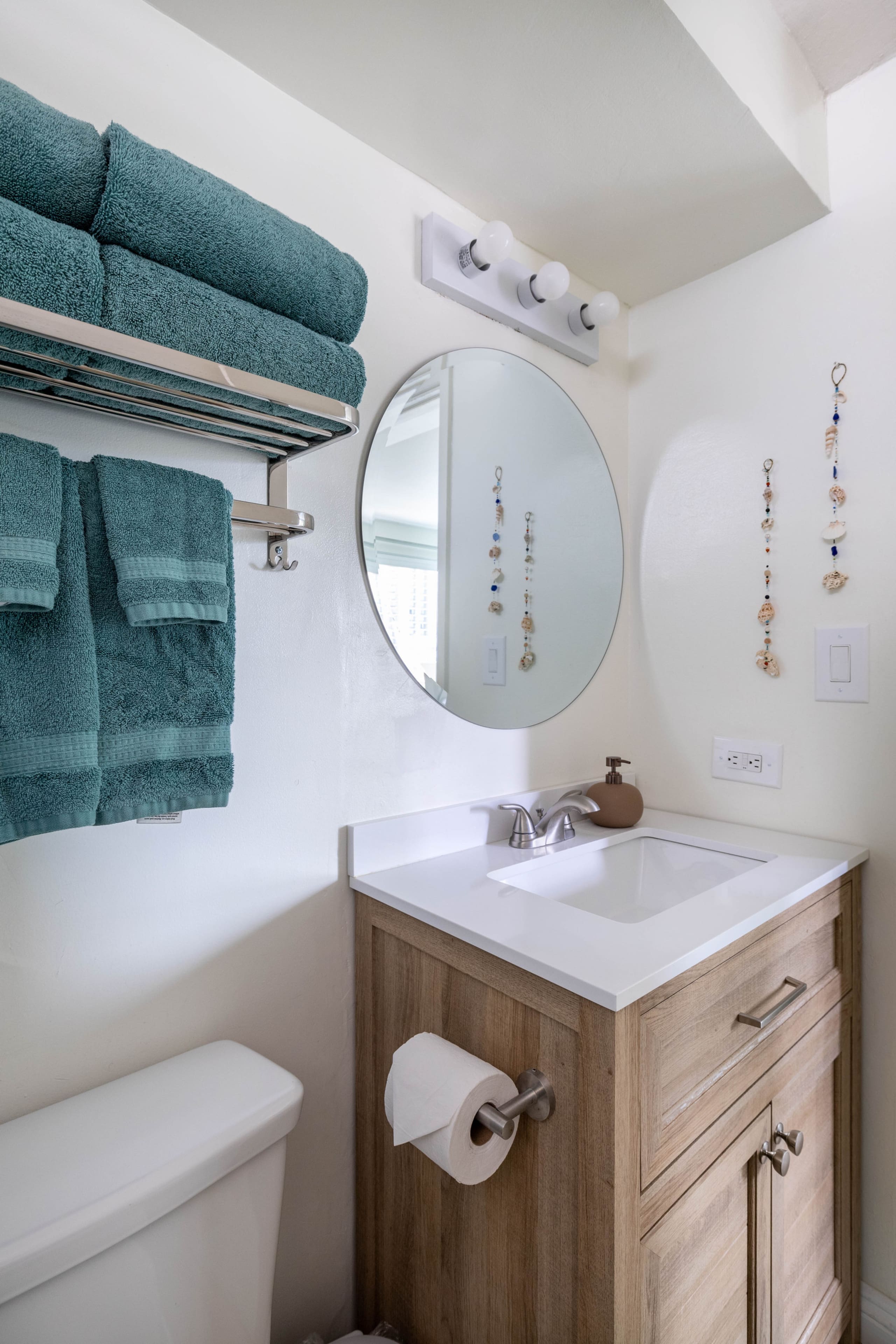 Condo in Honolulu · ★4.91 · Studio · 2 beds · 1 private bath - Image 13