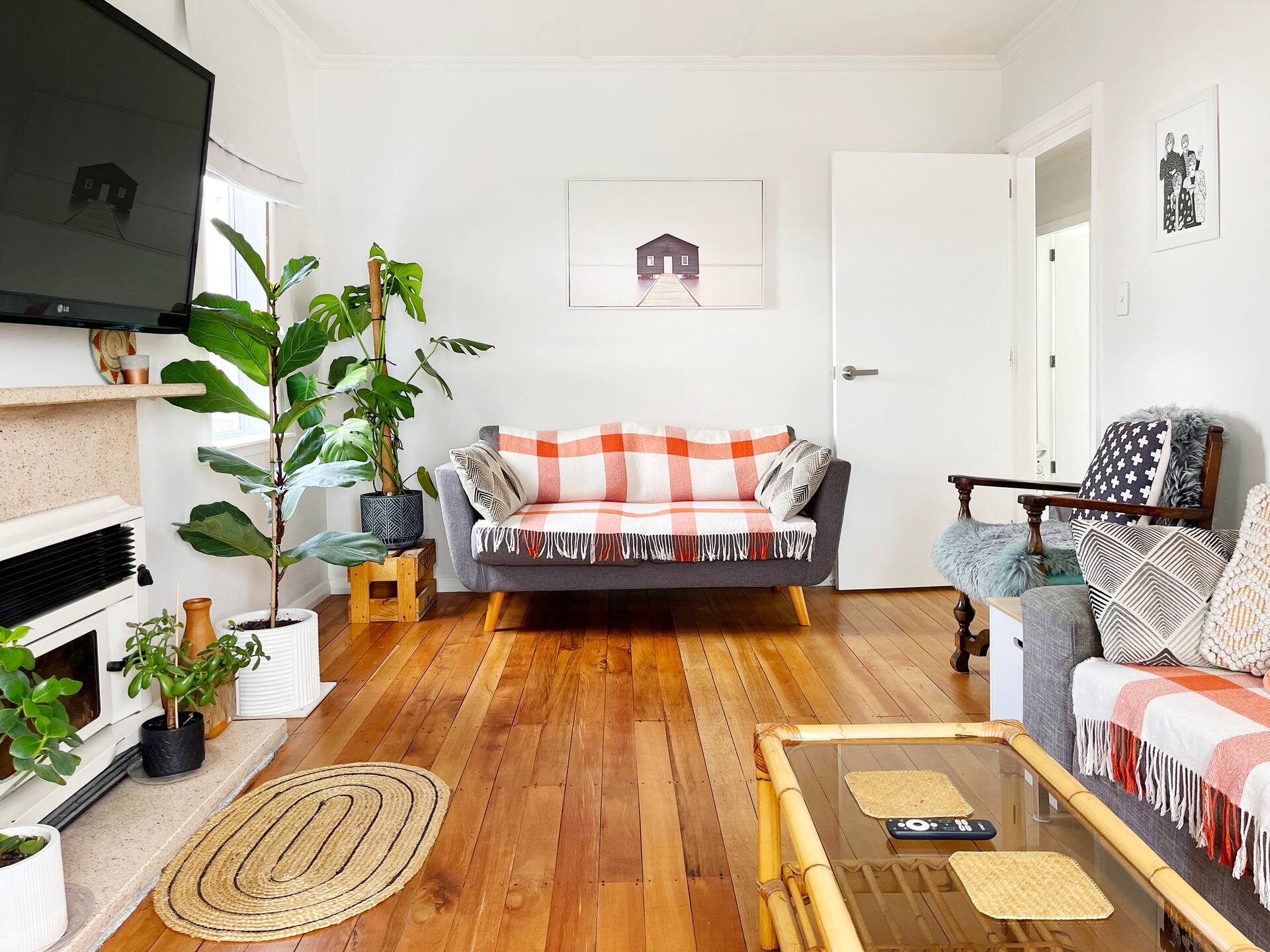 Cosy & Cheerful Home With Sunny Deck & Patio