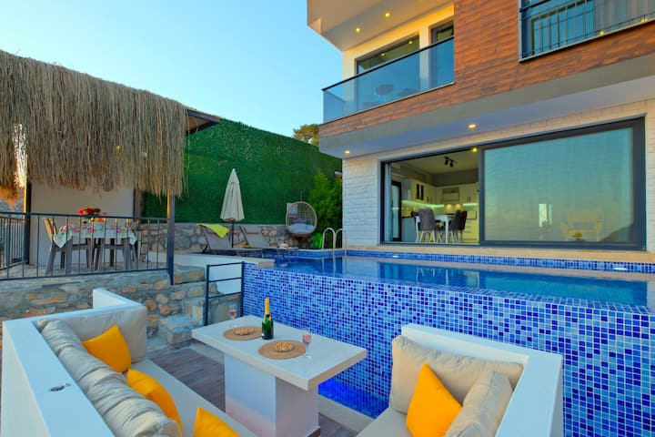 ÖZel Korunaklı ıSıtmalı Havuzlu Villa - Faralya