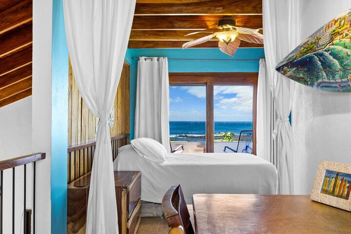 Playa Negra Surf House, waterfront and views!