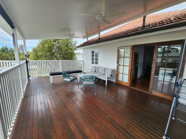 Private Home with 9.5m heated pool suburbanSTAY gallery image 2