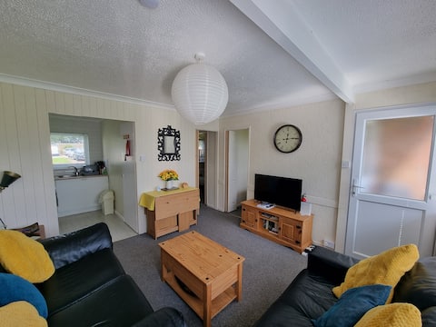 Popular Airbnb listing: 445 - Sunny 2 bedroom (1 Triple Bunk) beach chalet in Ormesby St. Margaret With Scratby