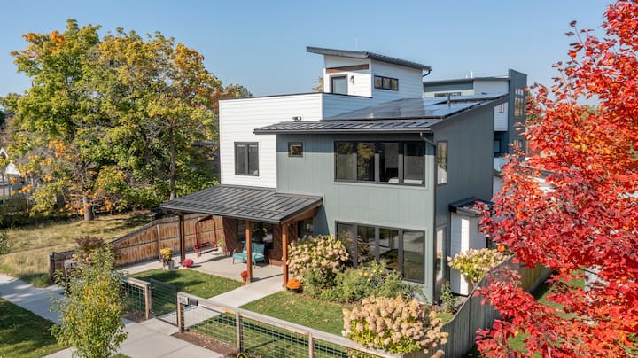 Hydrangea House - Missoula Parade of Homes Winner - Houses for