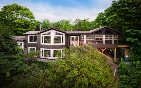 Luxury Lake House, Hot Tub, Sauna, Ski hill