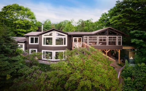 Luxury Lake House, Hot Tub, Sauna, Ski hill
