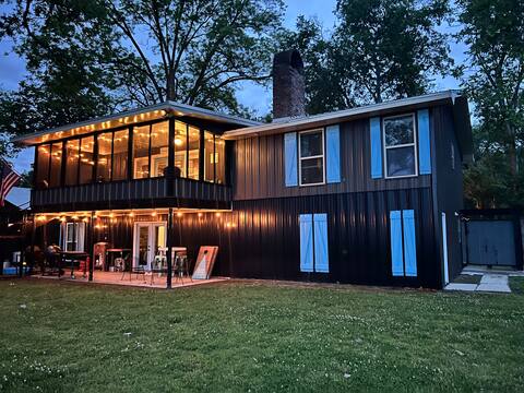 Sleeps 18-6bed/2.5bath-Lakefront+Outdoor Shower