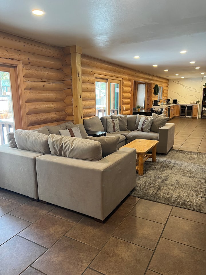 Large Home In The Heart Of South Lake Tahoe! - South Lake Tahoe, CA