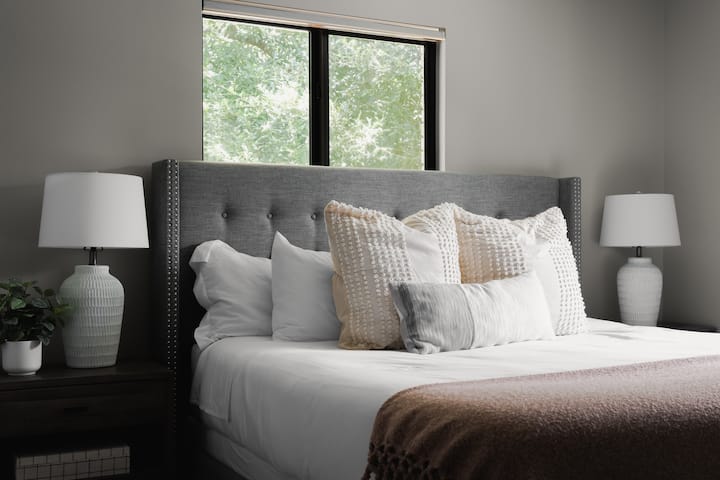 Primary bedroom - king bed