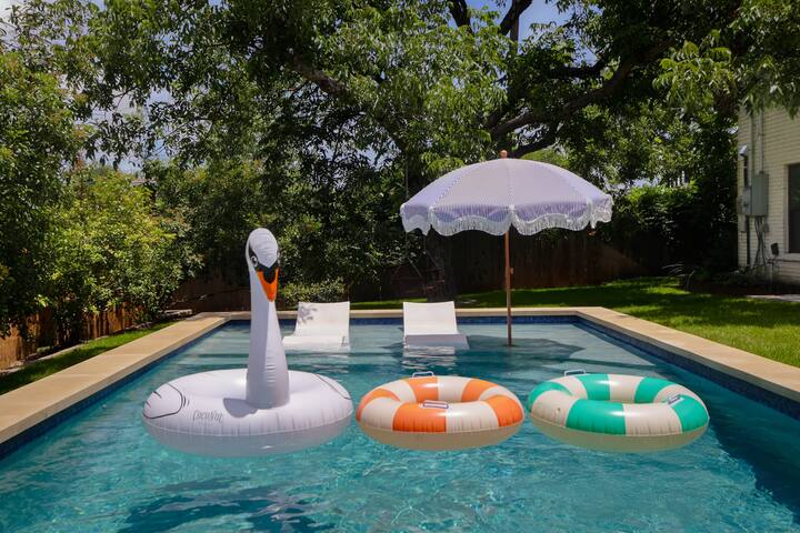 Hip Haven – HUGE POOL 1 Mi from SoCo & Downtown