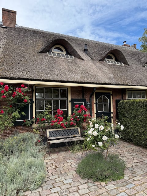 Cozy thatched fisherman's cottage