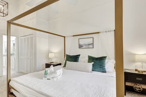 Resort Pool & Spa 3BR 3BTH w Loft, Family Gameroom
