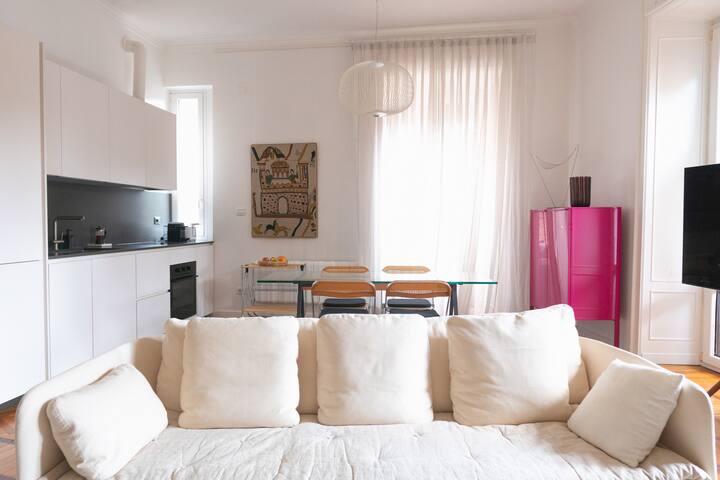 New Bright and Charming Design apartment gallery image 5