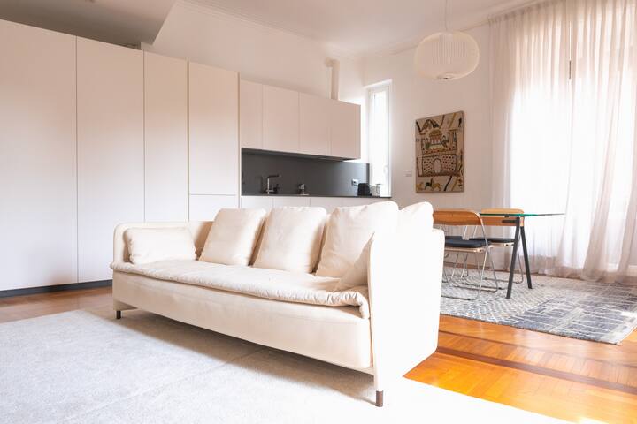 New Bright and Charming Design apartment gallery image 4