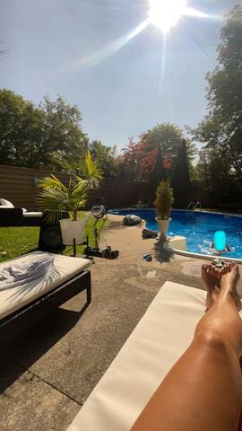 Luxury 2bedroom Unit in the city/heated salt pool. gallery image 5