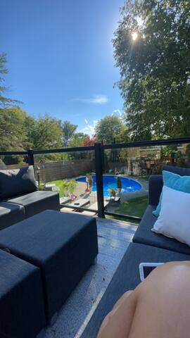 Luxury 2bedroom Unit in the city/heated salt pool. gallery image 3