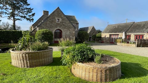 Cottage between Bay of Morlaix and Monts d'Arrée