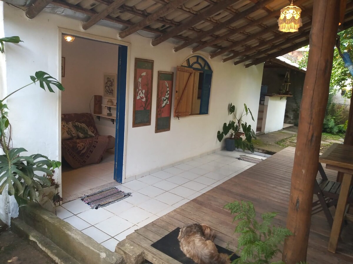 Popular Airbnb listing: Cozy house in downtown Sana. in Macaé