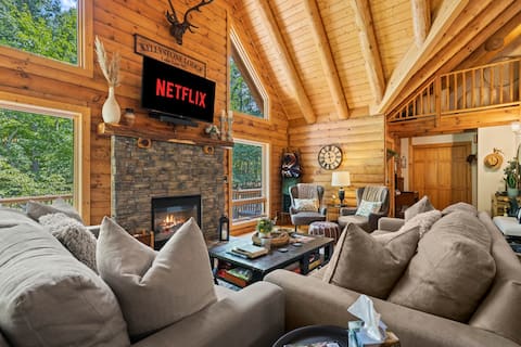 Top performing Airbnb: Cozy, Beautiful Mountain Lodge in Lake Lure