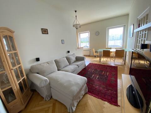 Top Airbnb: Lovely renovated 3-room apartment Oktoberfest in Westend