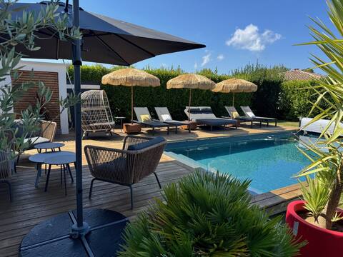 Beautiful 4* air-conditioned villa, pool close to the ocean