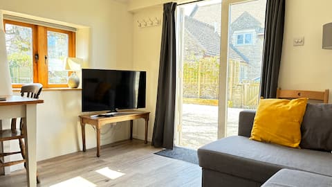 Top performing Airbnb: The Goat Shed- a new, charming entire rental suite in South Gloucestershire