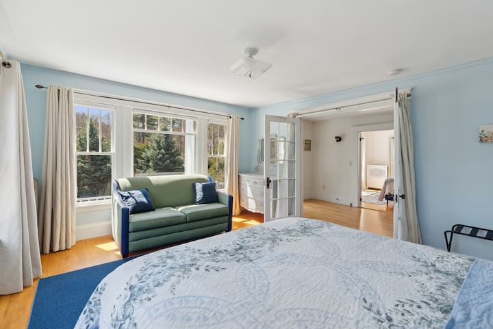 2nd floor bedroom with queen bed and sleeper sofa that opens to full size bed - linen for pull out couch in the bedroom closet view 1 of 3