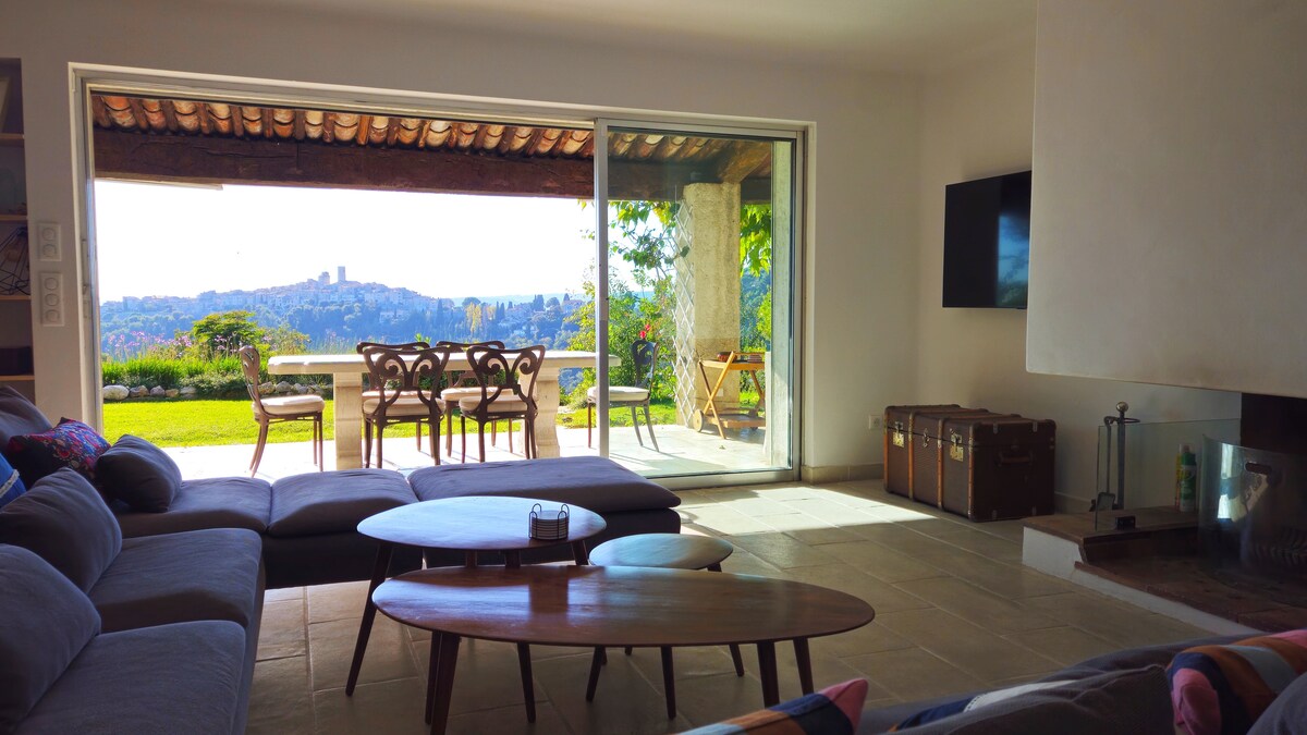 Top performing Airbnb: Breathtaking views with chill-out surroundings in Saint Paul De Vence