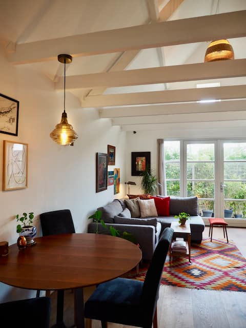 Comfy Boutique Loft perfect for Long & Short Stay!