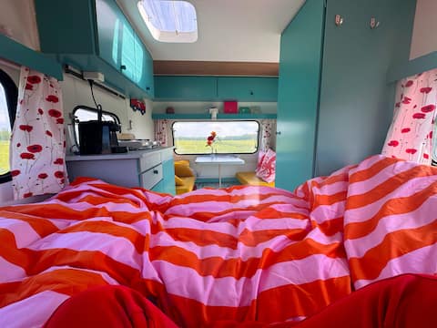 Top Airbnb: Pimped caravan with own sanitary facilities, tent space possible in Fryslân