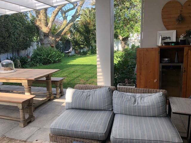 Cheerful 4 bedroom home with pool & inverter gallery image 5