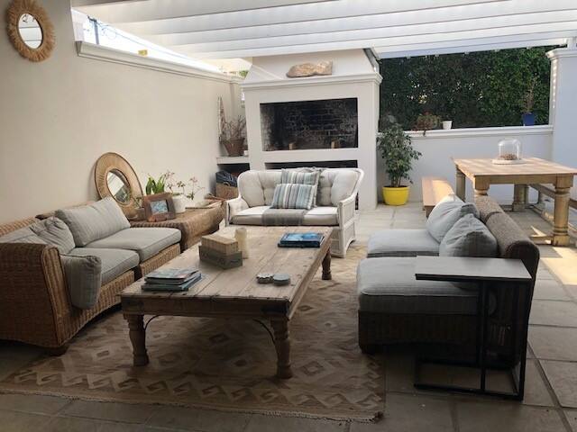 Cheerful 4 bedroom home with pool & inverter