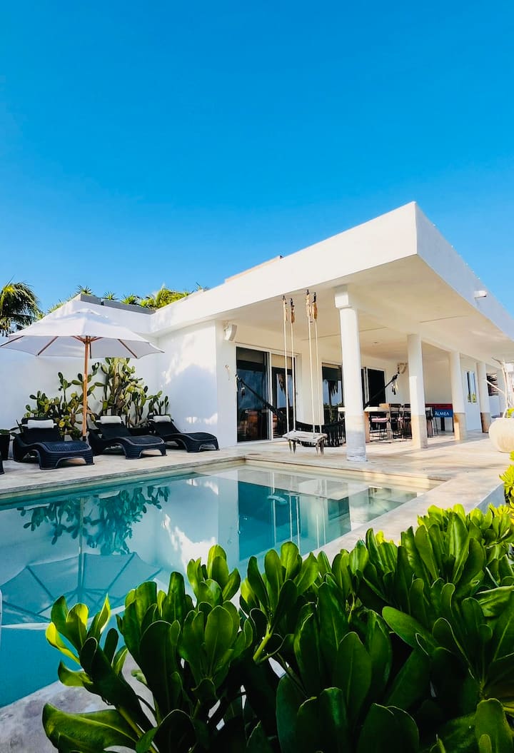 Oceanfront Home – Rooftop and Pool, Pet-Friendly