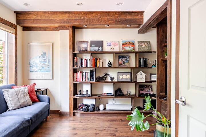 4 BR, 3BA Modern Toronto Home | Offices, Espresso gallery image 4